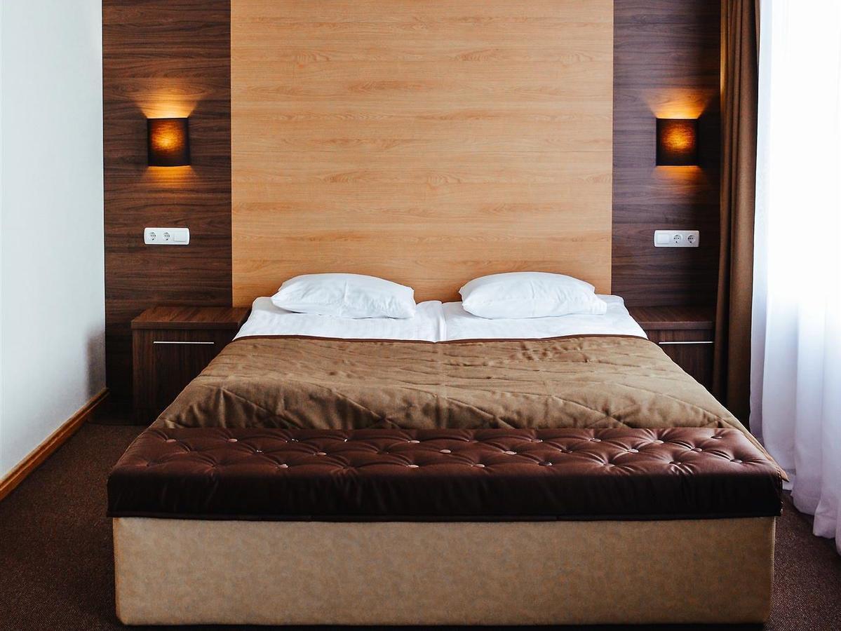 Hotel Sluch Starokostyantyniv Ngoại thất bức ảnh